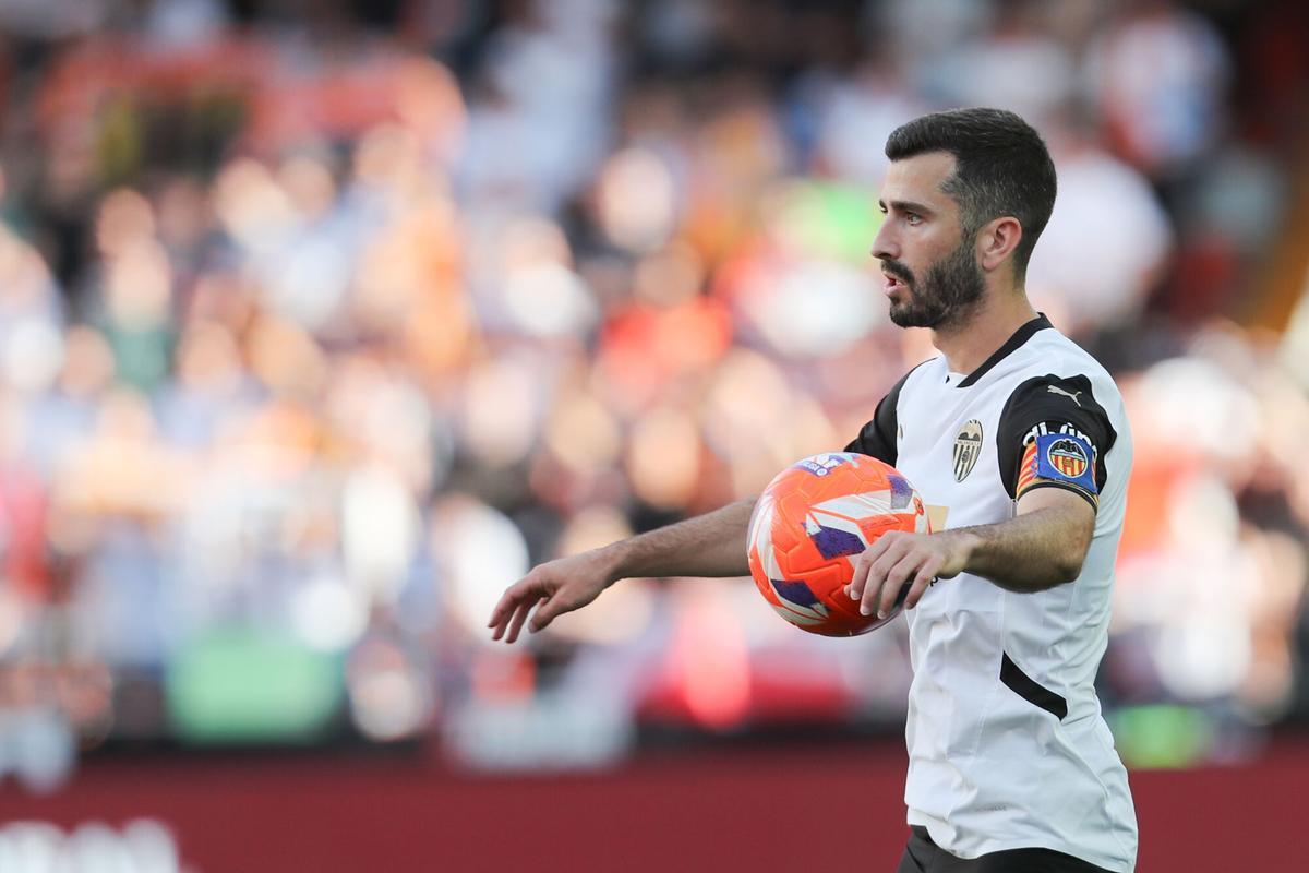 Jose Gaya of Valencia controls the ball during the Spanish League, LaLiga EA Sports, football match played between Valencia CF and Athletic Club de Bilbao at Mestalla stadium on May 18, 2025, in Madrid, Spain. AFP7 18/05/2025 ONLY FOR USE IN SPAIN. Ivan Terron / AFP7 / Europa Press;2025;SOCCER;SPAIN;SPORT;ZSOCCER;ZSPORT;Valencia CF v Athletic Club de Bilbao - LaLiga EA Sports;