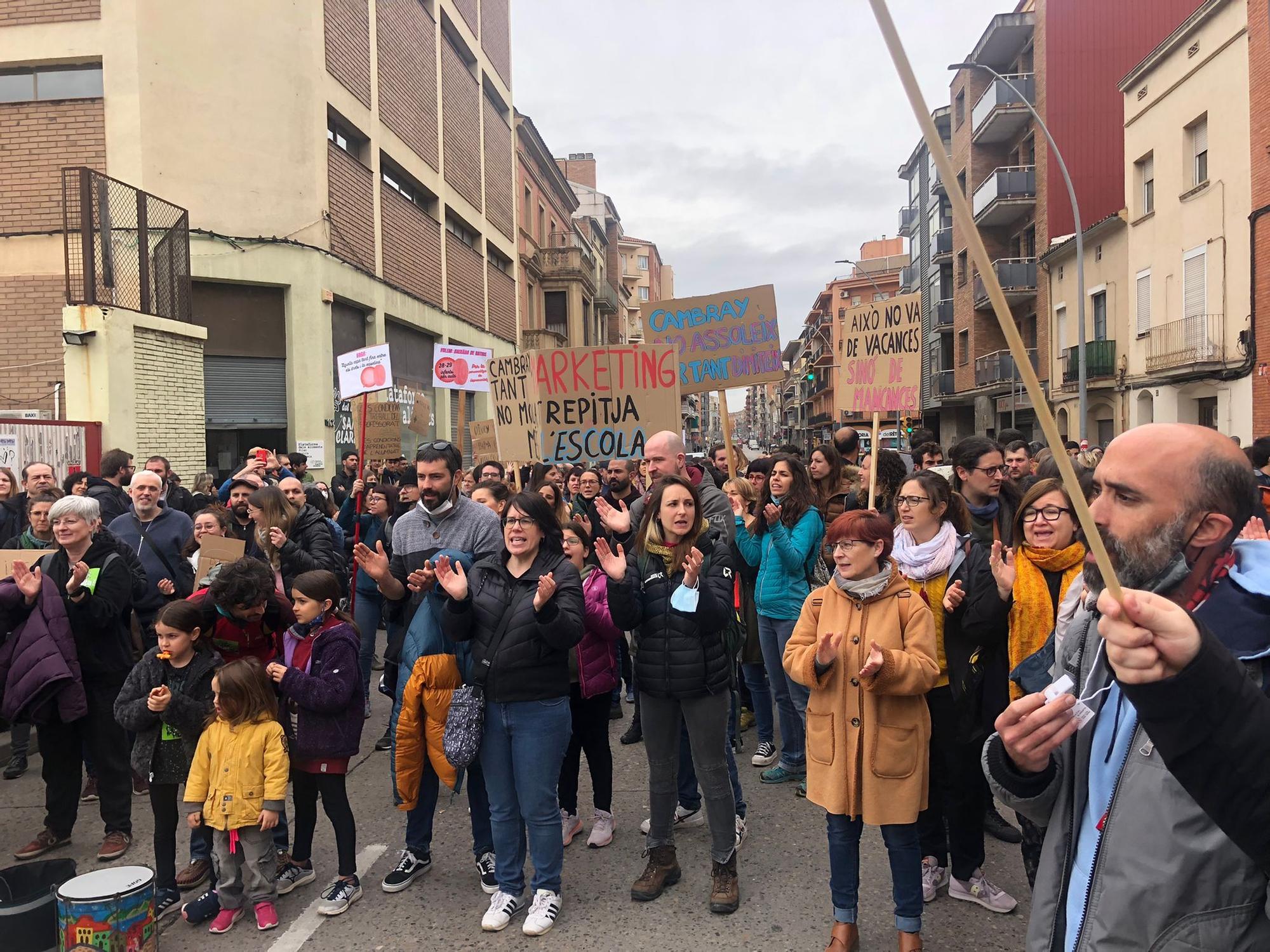 Talls de carretera a Manresa per la protesta de mestres i professors