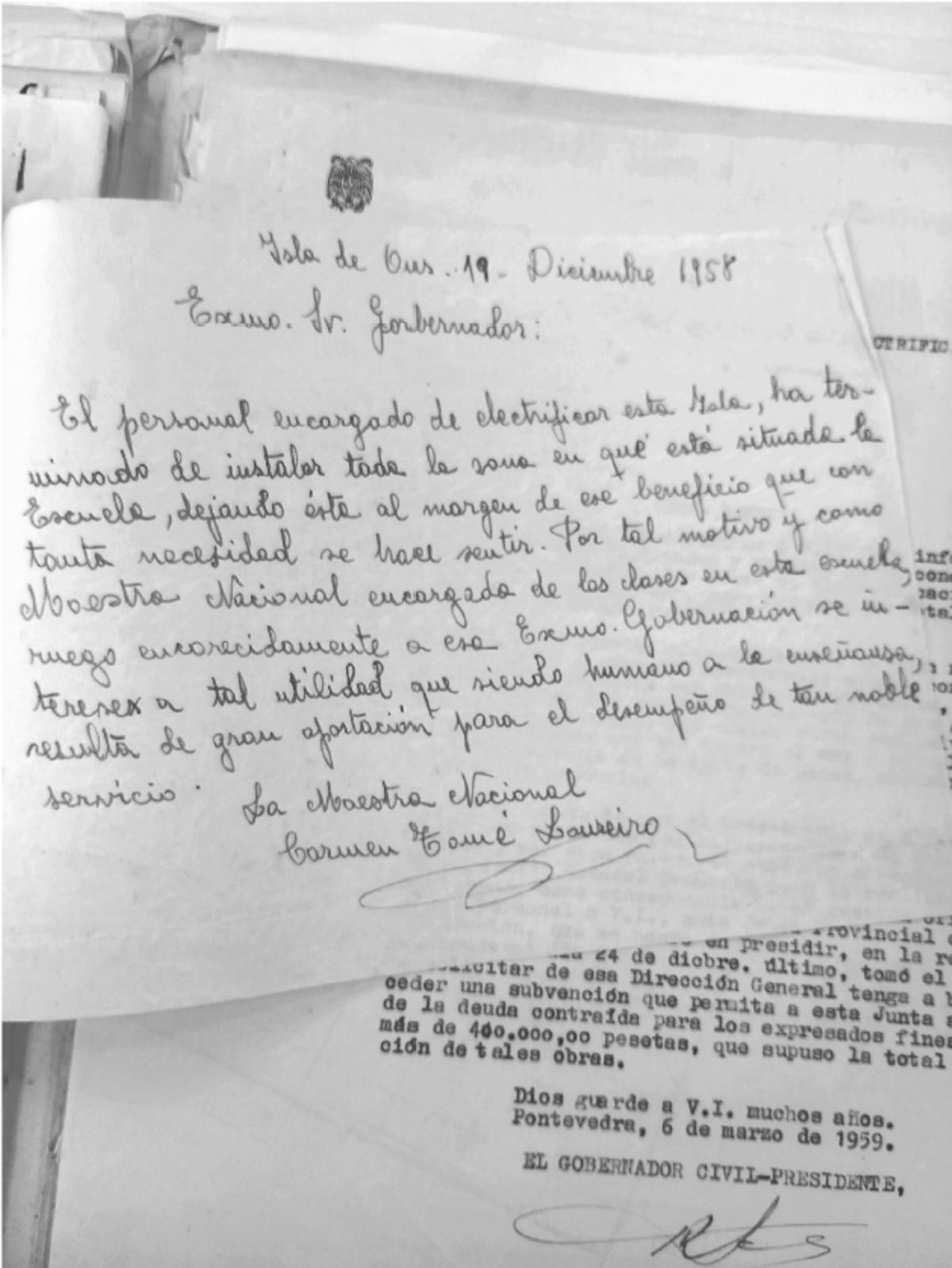 A carta manuscrita enviada pola mestra Carmen Tomé Loureiro por deixar fóra do proxecto eléctrico da illa de Ons á escola.