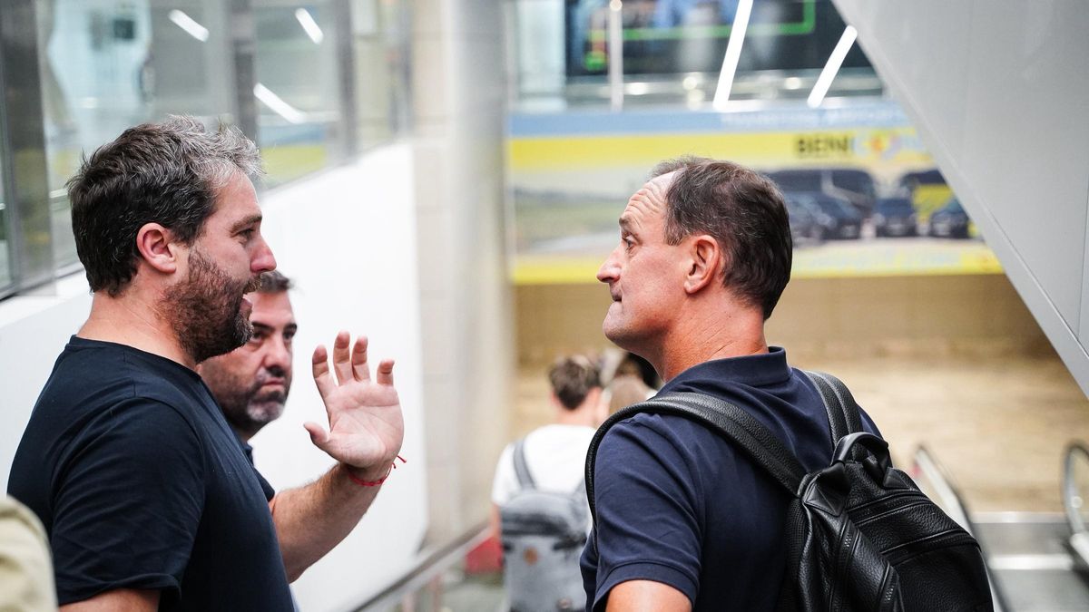 Asier Goiria, director deportivo del Real Murcia, junto al entrenador Joseba Etxeberria.
