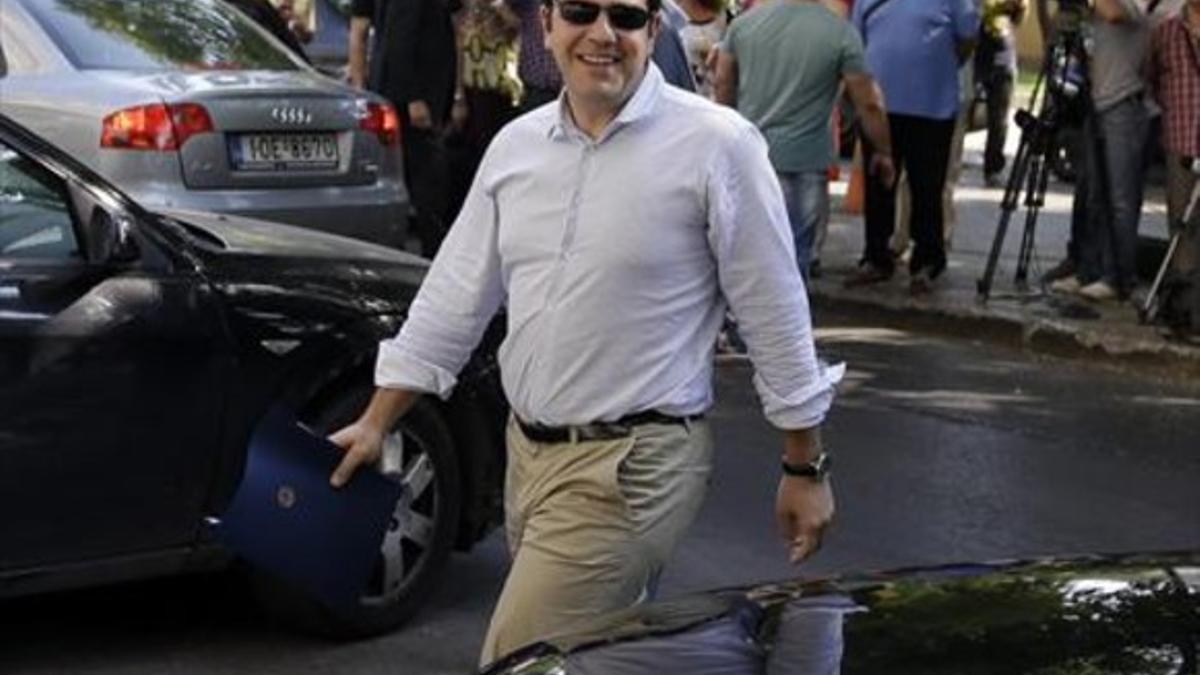 Alexis Tsipras antes de reunirse con su partido, ayer en Atenas.