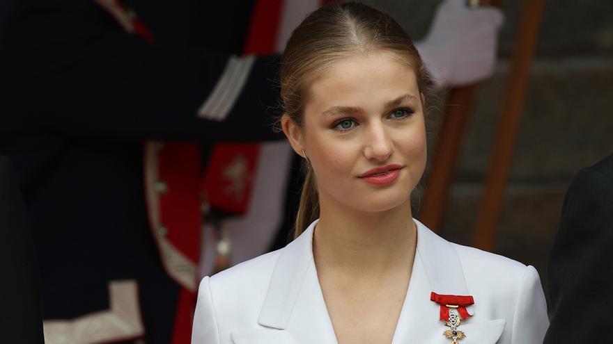 La princesa Leonor sorprende con su estilo en la jura de la Constitución:  el look ejecutivo que ha escogido