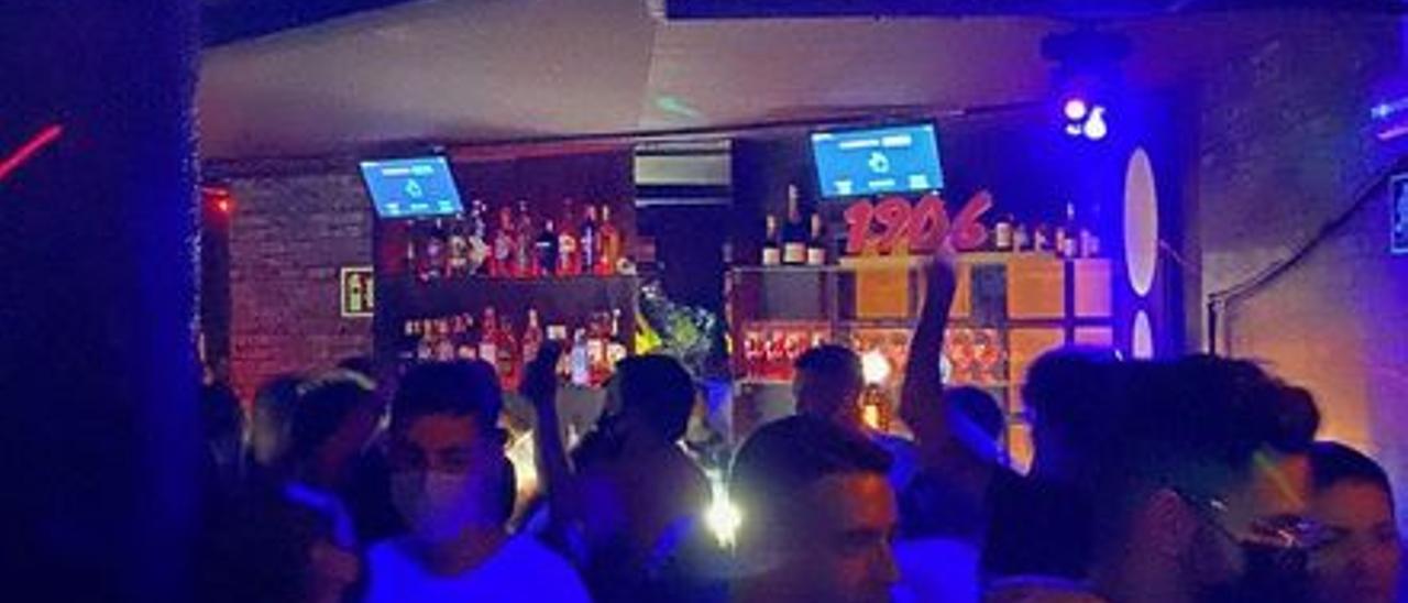 El brote registrado en la discoteca de Adeje ya suma 273 afectados