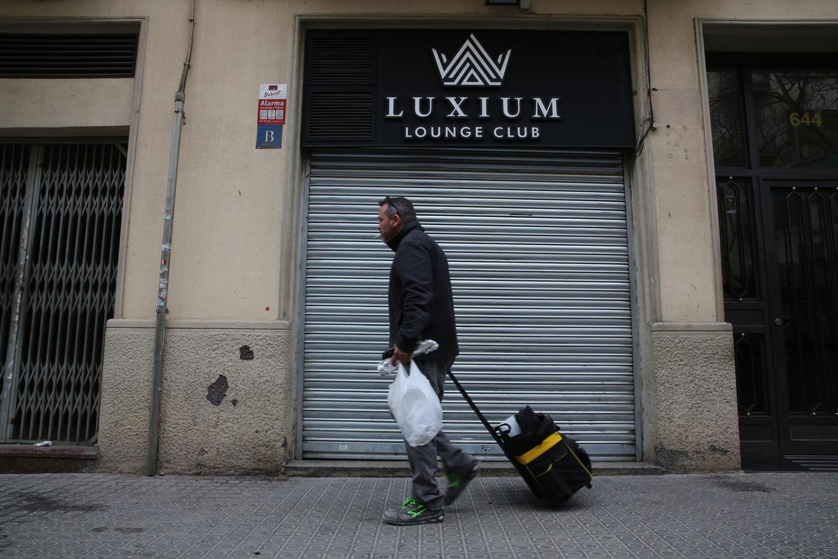 El after de la calle Còrsega que la Guardia Urbana de Barcelona ha precintado por tres meses.