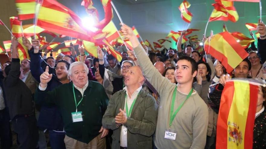 Rodolfo Espina celebra el éxito en las elecciones andaluzas.