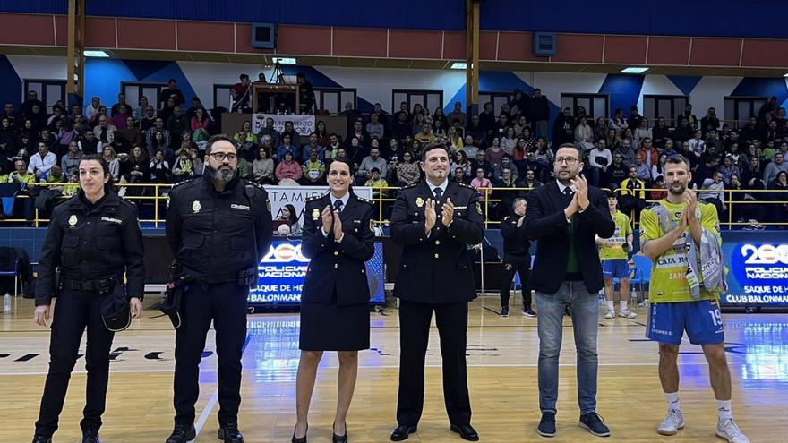 La Policía Nacional comparte el espíritu del equipo pistacho