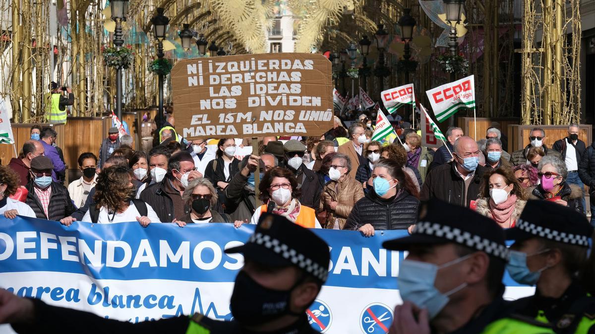 Concentración de Marea Blanca en defensa de la sanidad pública en Málaga