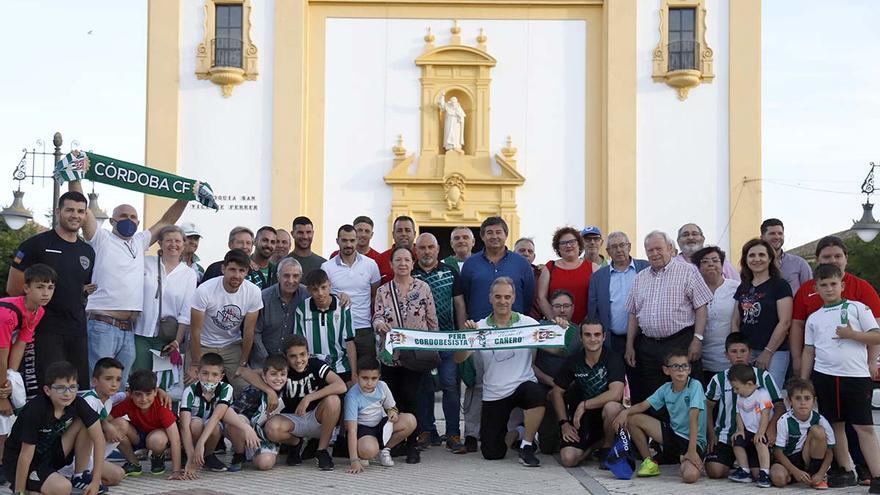 Baño de masas para el Córdoba CF en la Peña Cordobesista Cañero