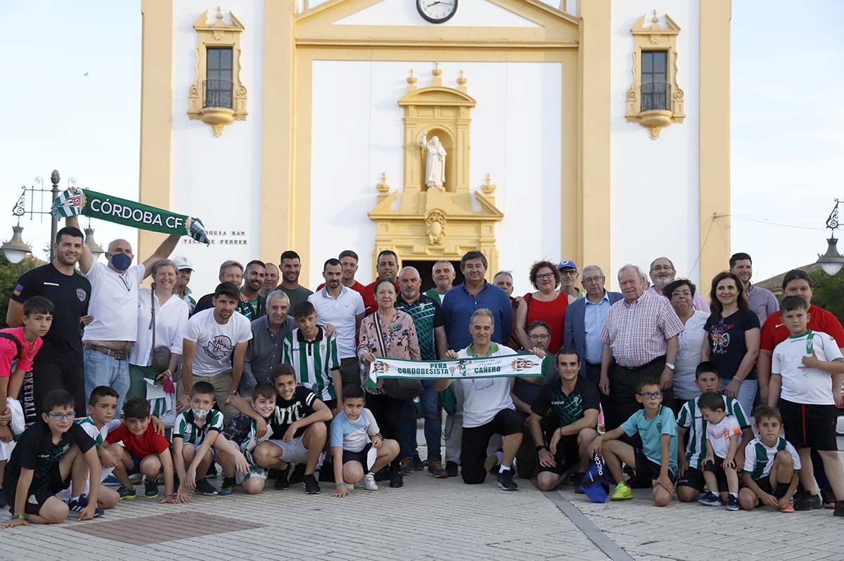 Baño de masas para el Córdoba CF en la Peña Cordobesista Cañero