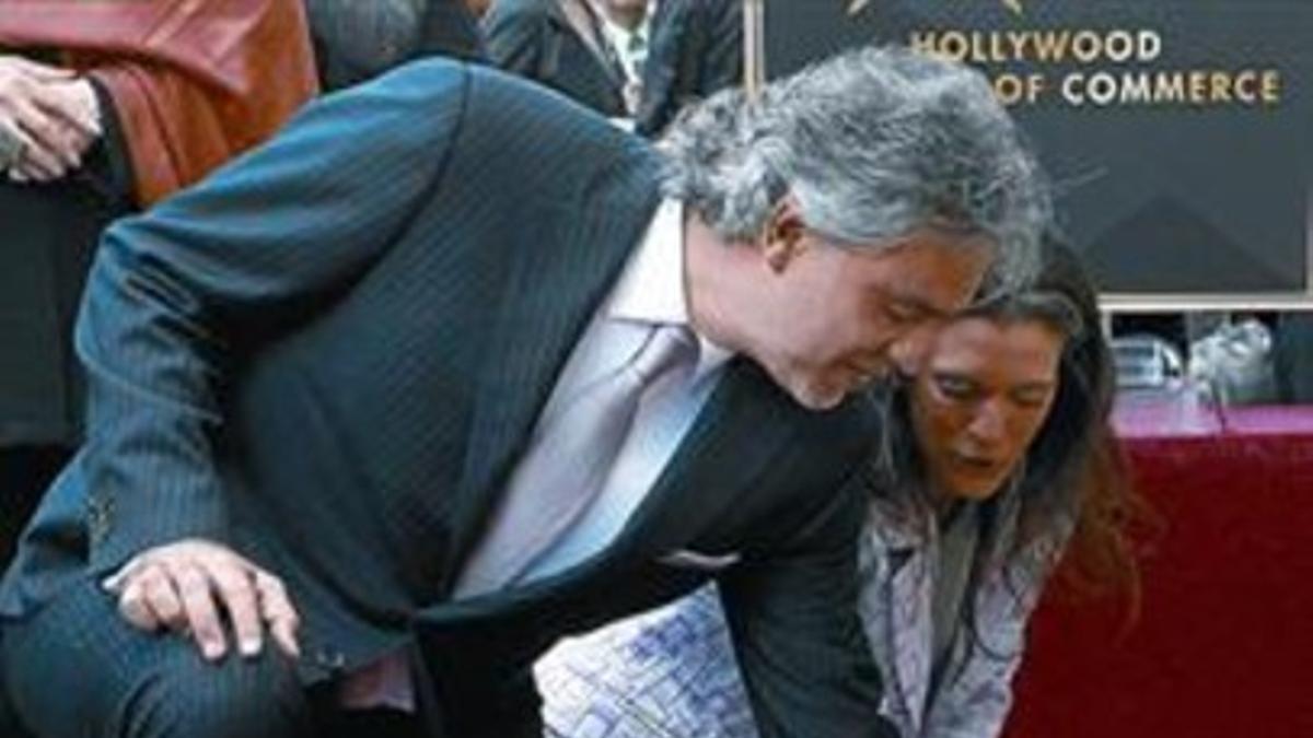 El tenor Andrea Bocelli descubre una estrella en el Paseo de la Fama_MEDIA_1