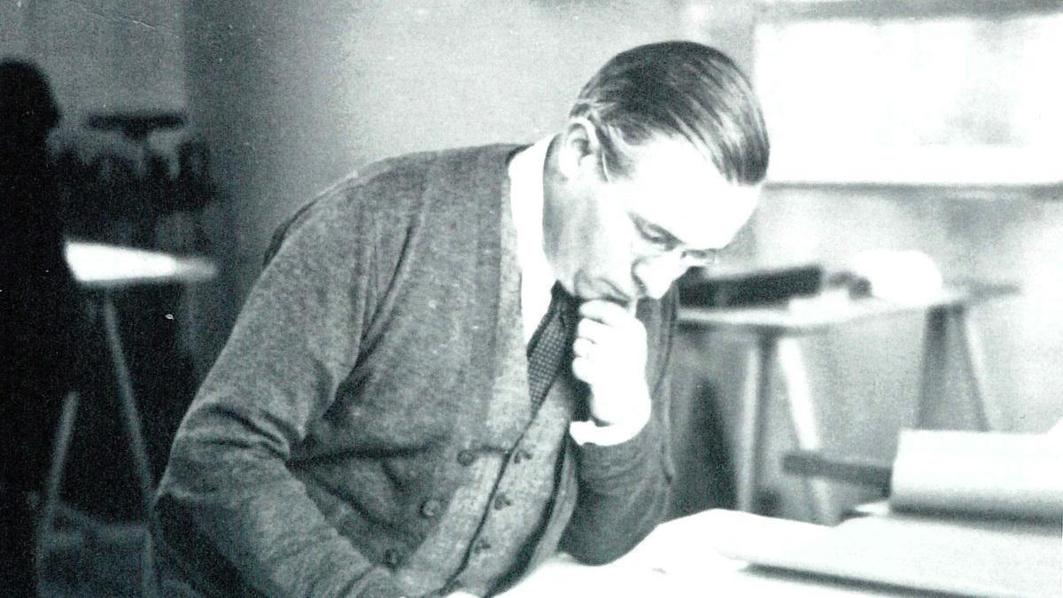 L'arquitecte Pelayo Martínez, treballant en el seu despatx.