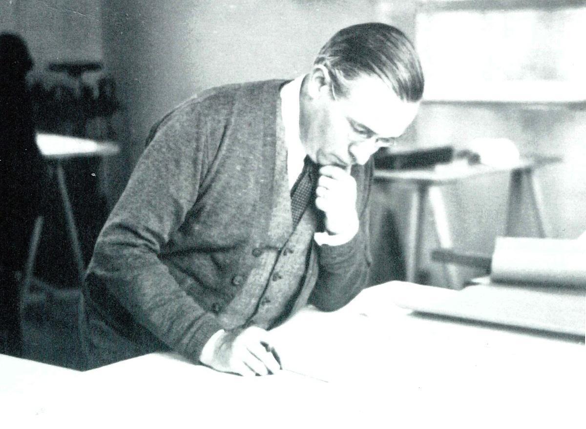 L'arquitecte Pelayo Martínez, treballant en el seu despatx.