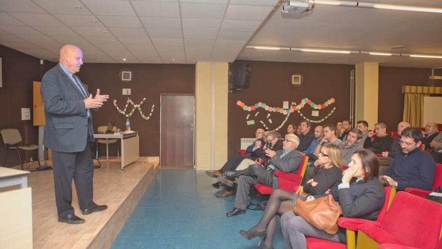 Leontxo García, ayer durante su conferencia en La Salle.