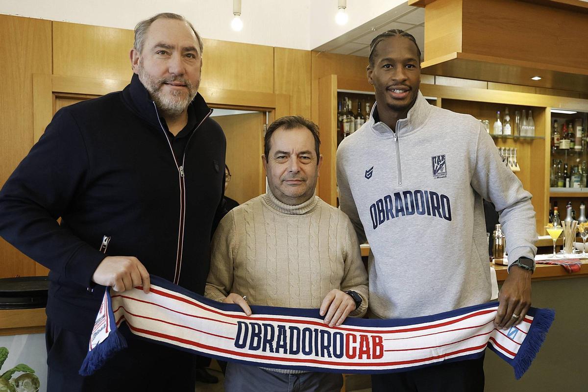 Presentación de Travis Munnings, nuevo jugador del Obradoiro, en Compostela