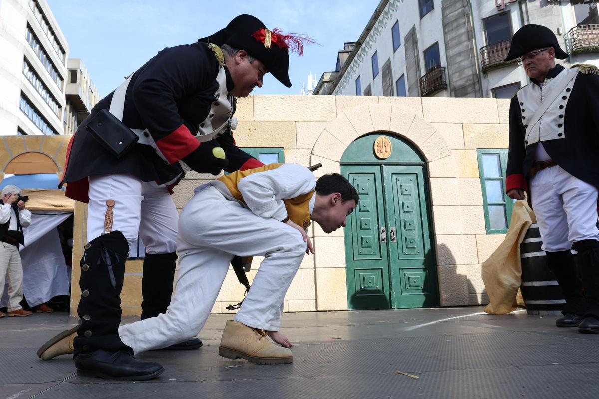 Los vigueses festejan su domingo más disfrutón: Reconquista, sol y mucho choripán
