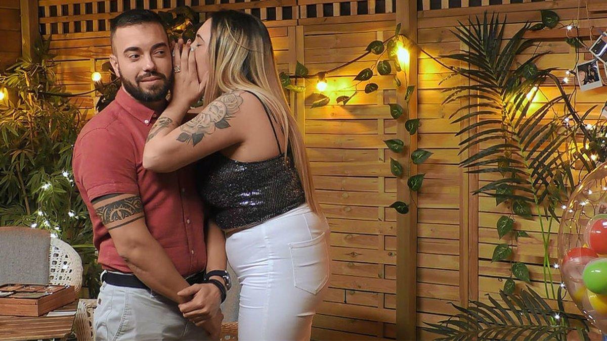 Adrián y Yolanda en el reservado de 'First Dates'