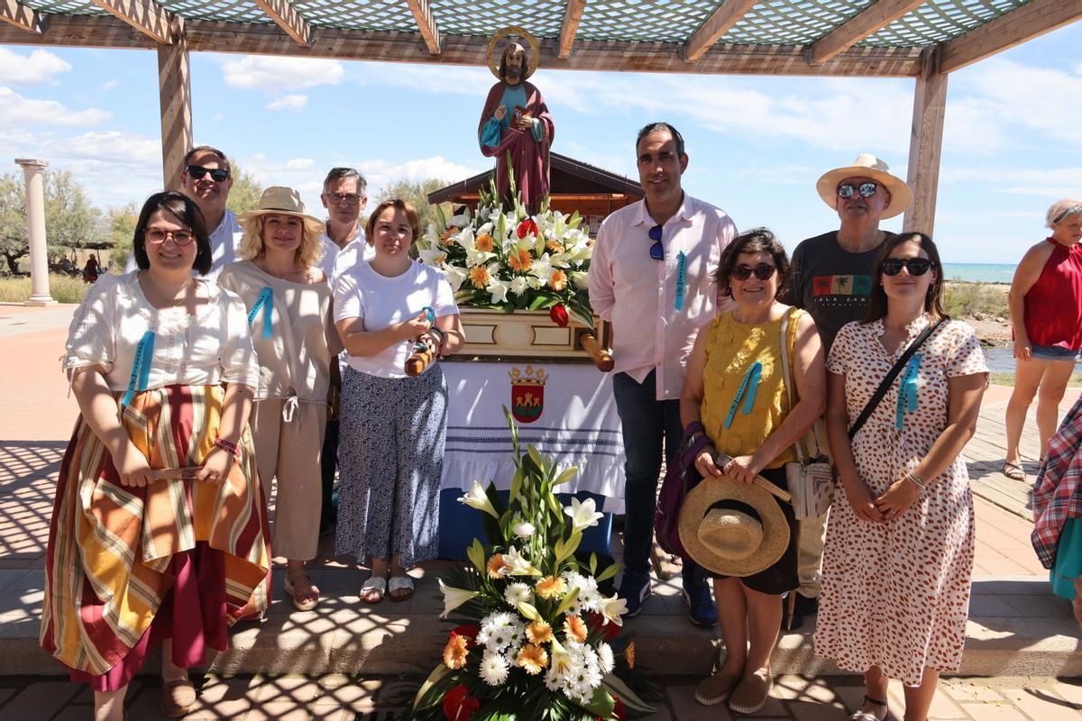 La Ribera de Cabanes venera a Sant Pere en la popular procesión por el mar.