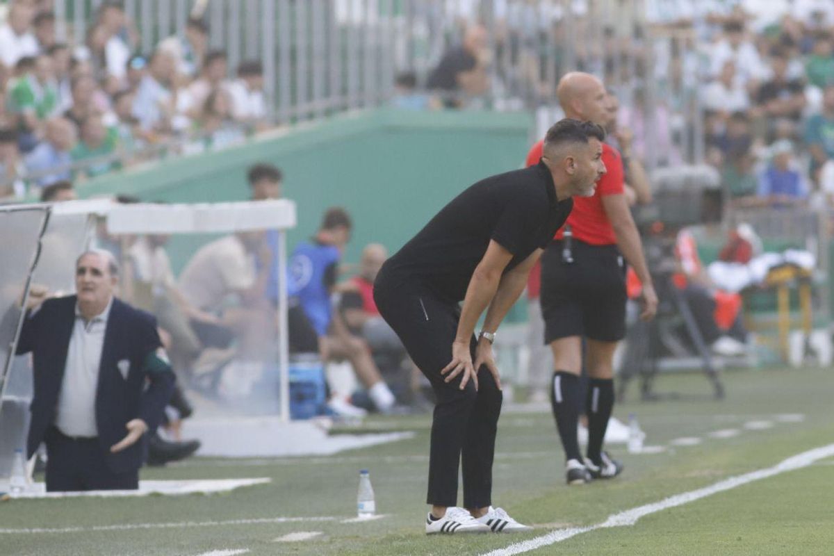 Iván Ania durante el pasado choque de play off ante la Ponferradina.