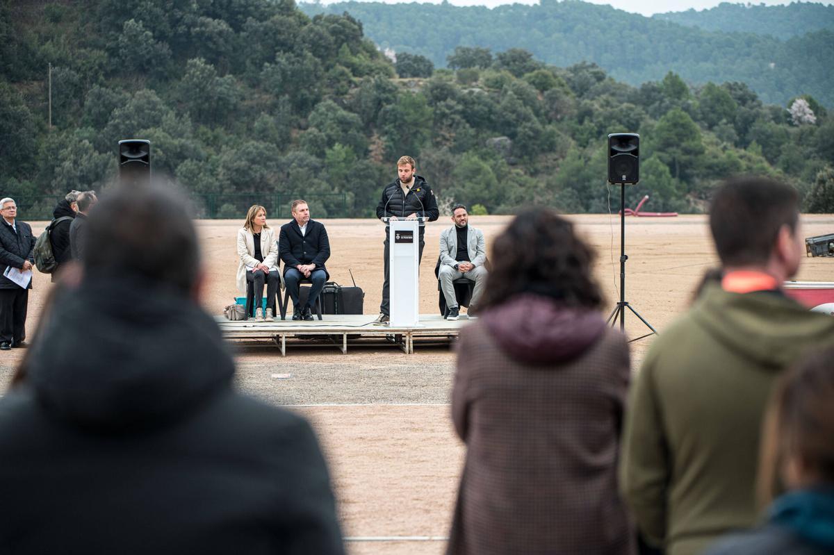 Imatges de la inauguració de la nova pista d'atletisme de Puig-reig