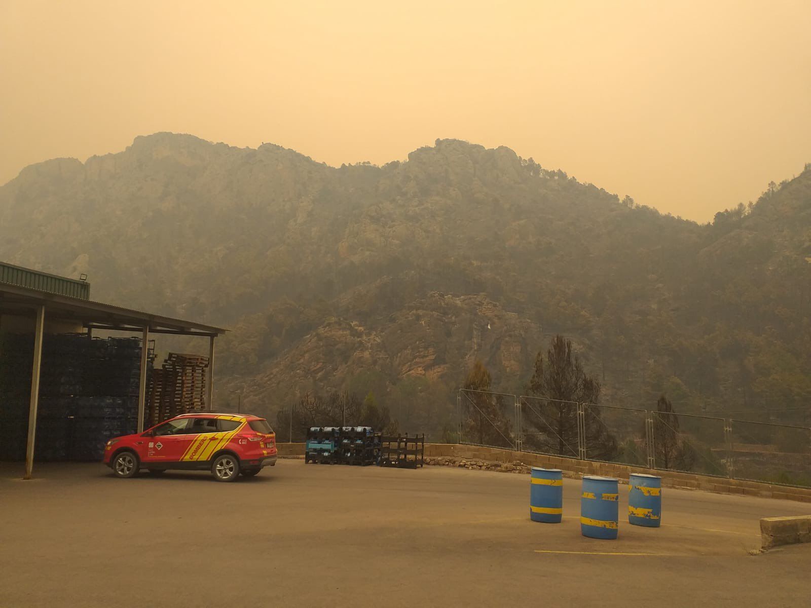 Así se encuentran las calles de Bejís tras ser evacuado por el incendio