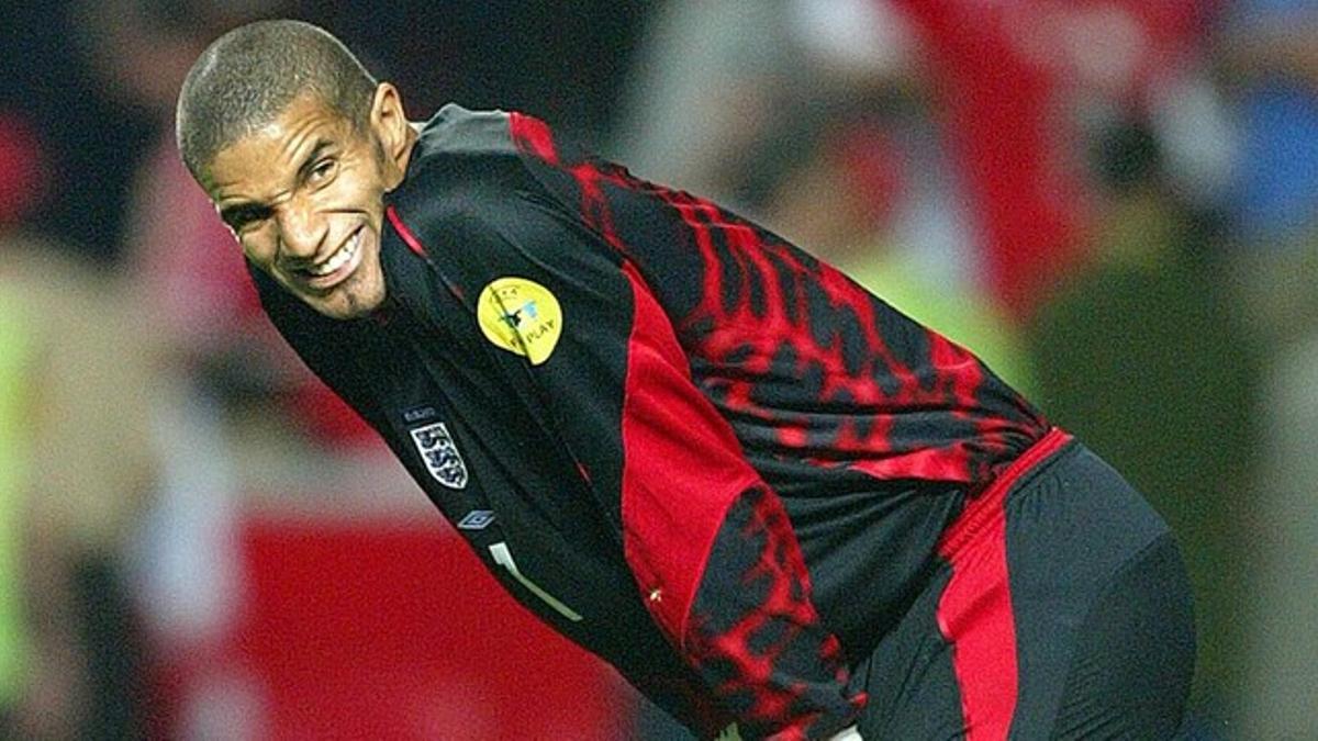 David James, el veterano portero inglés, en un partido.