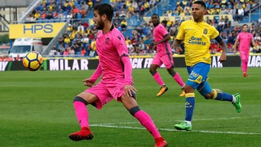 El Llevant va enfonsar una mica més el Las Palmas amb un triomf per 0-2 a Gran Canària.