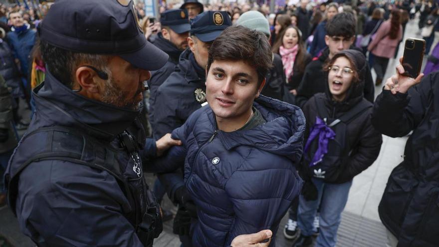 Vito Quiles acusa a Sánchez de orquestar una "cacería judicial" por preguntar a Begoña Gómez