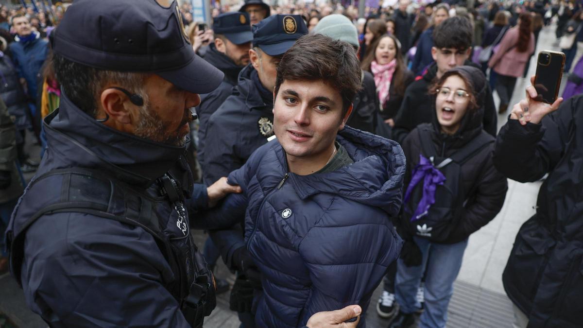 Vito Quiles | El agitador acusa a Sánchez de orquestar una «cacería judicial» por preguntar a Begoña Gómez