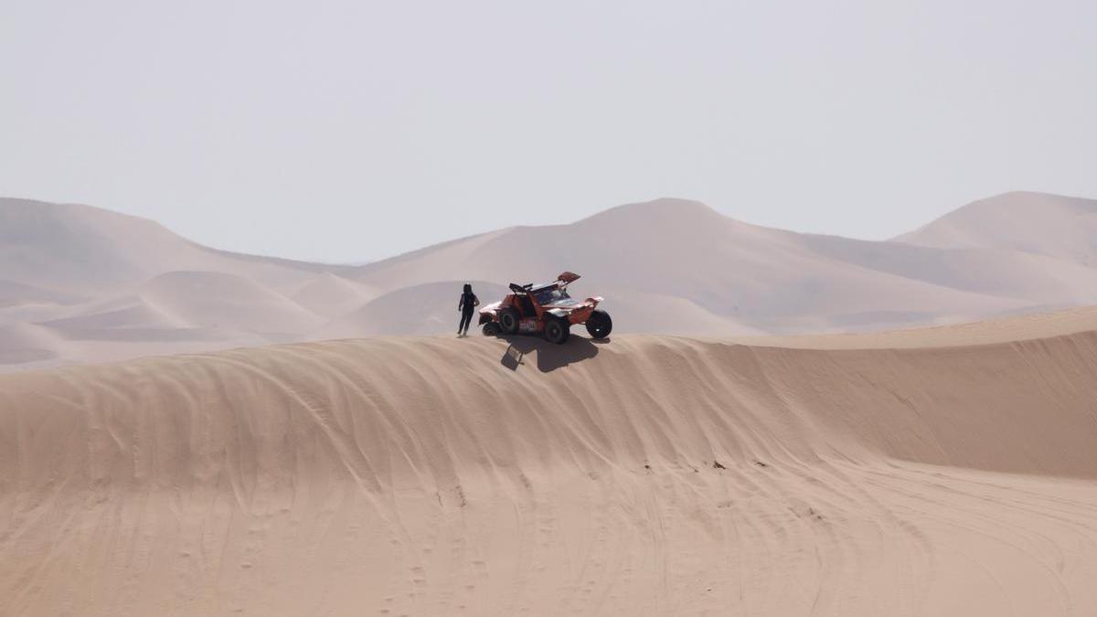 Un participante en el Dakar en la categoría de vehículos ligeros