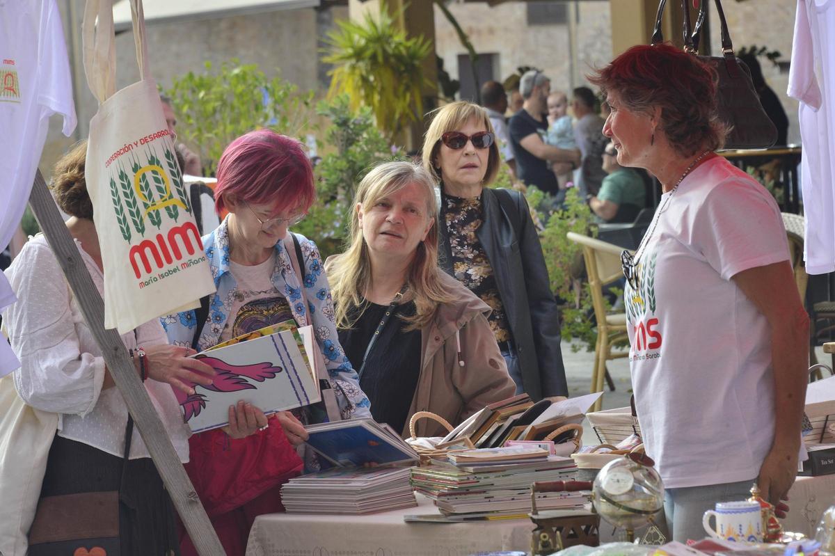 Uno de los puestos en la feria del comercio justo en Elche