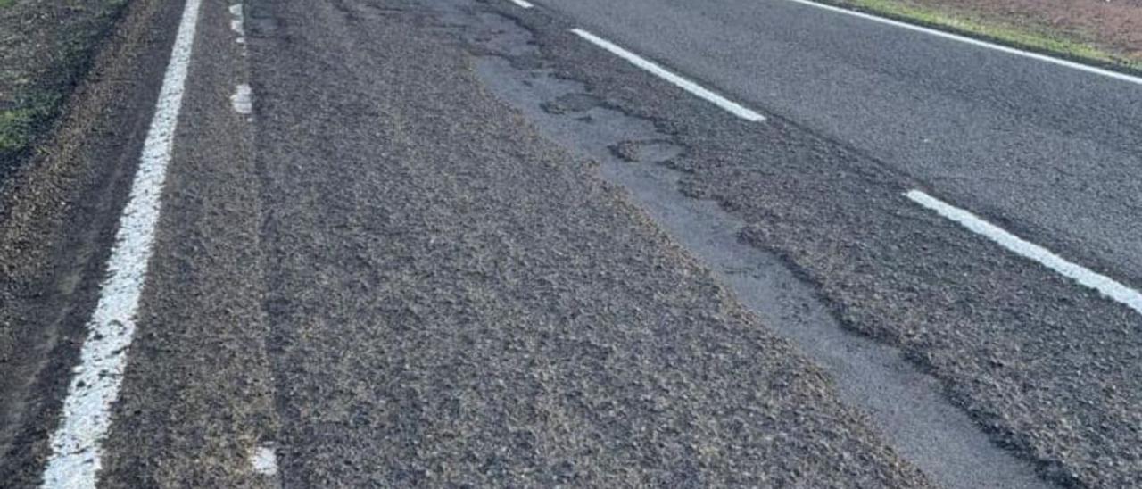 Imagen del estado de una carretera en el municipio de Antigua.