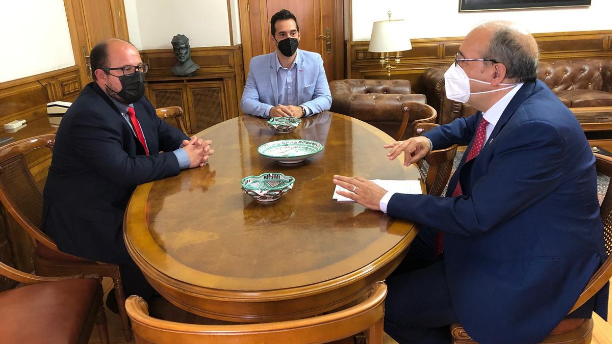 Manolo Rando, presidente de la DPT, con otros cargos de la institución.