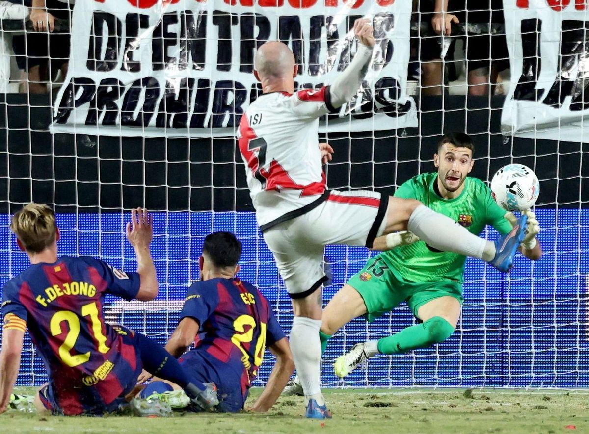 Un Barça sense defensa i amb porter Un Barça sense defensa i amb porter