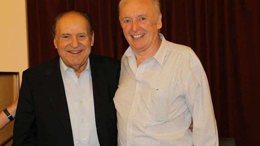 Marcial Sánchez (izda) y el actual presidente del Centro Lalín, Agolada y Silleda, Pío Sánchez Crespo.