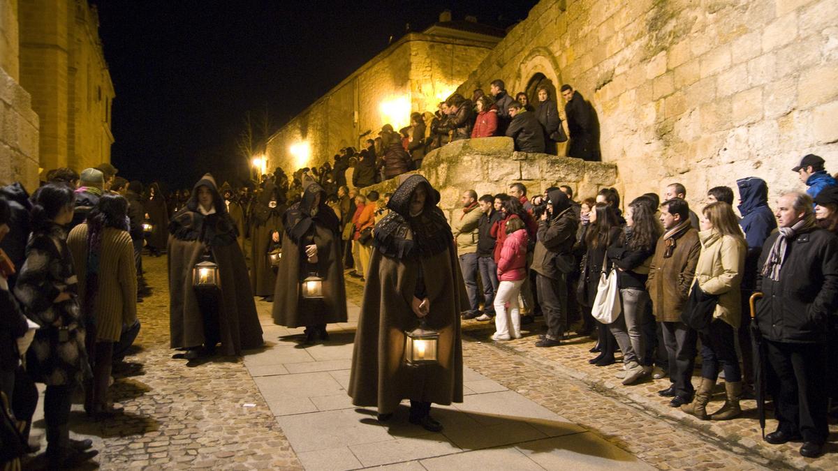 Las Capas Pardas de Zamora - Semana Santa de Zamora.