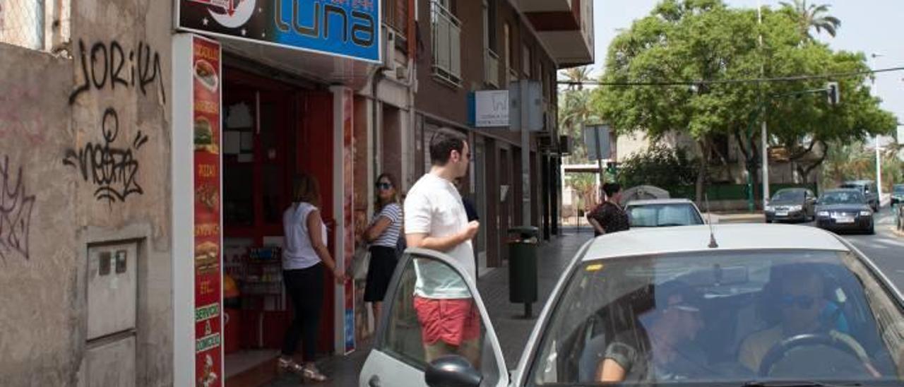 Establecimiento que fue atracado ayer a punta de escopeta junto al Huerto de las Puertas Coloradas.