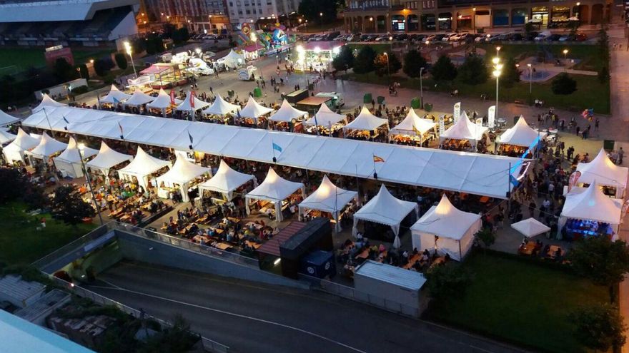 Vista aérea del Festival de la Cerveza de Avilés en una edición anterior.| Cedida a LNE