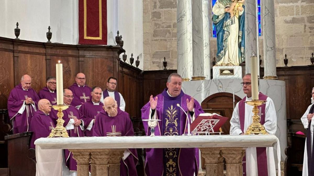 El obispo de Ibiza, Vicent Ribas, celebra en la Catedral el cuarto aniversario de su ordenación episcopal
