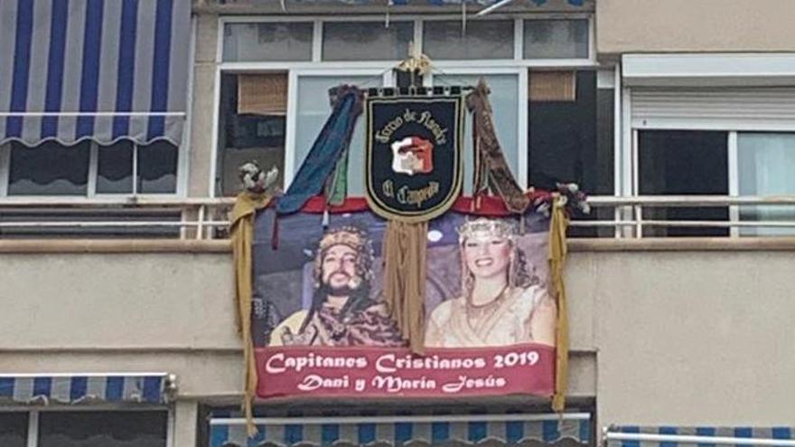 Uno de los balcones de El Campello en la celebración de Mig Any Fester