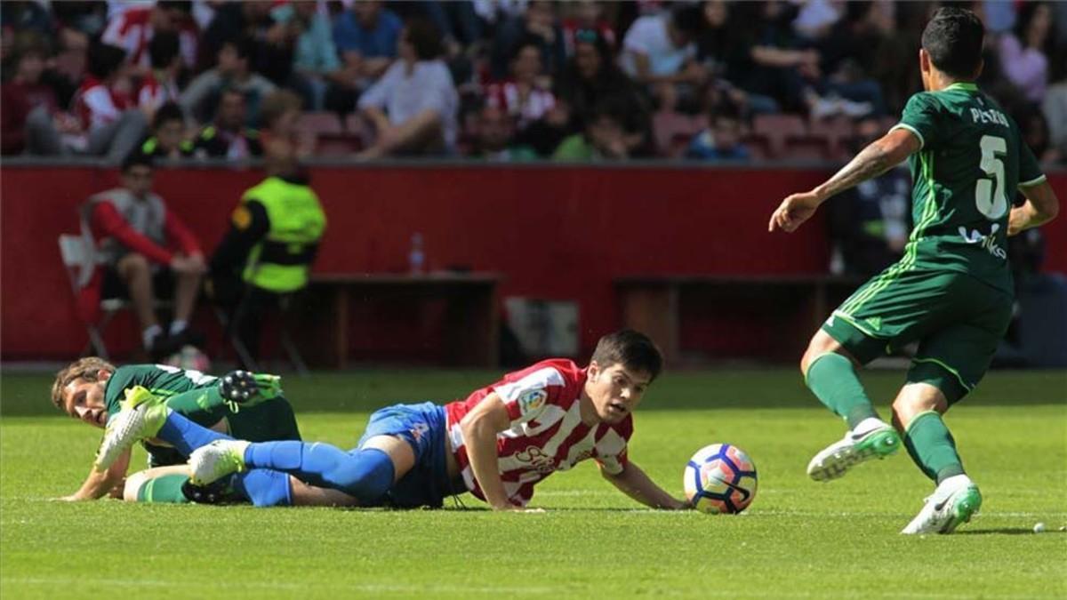 El Sporting cerró la temporada con un 2-2 ante el Betis