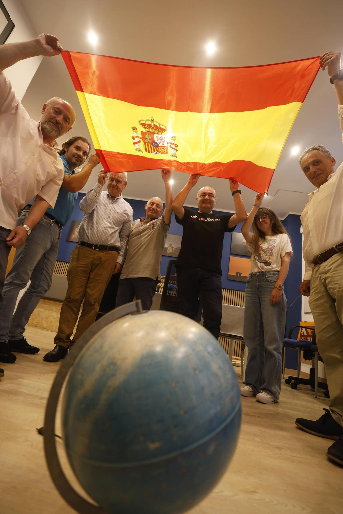 Por la izquierda, Santiago Izquierdo, Alejandro Suárez, Santiago Gángara, Juan Collada, José Manuel Ruiz, Natalia Villanueva e Isaías Gonzalo.