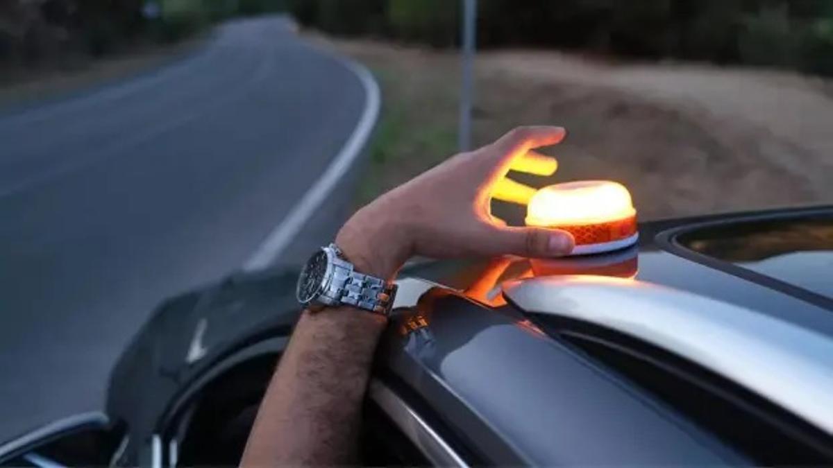 La luz V16 será la que sustituirá a los triángulos a partir de 2026