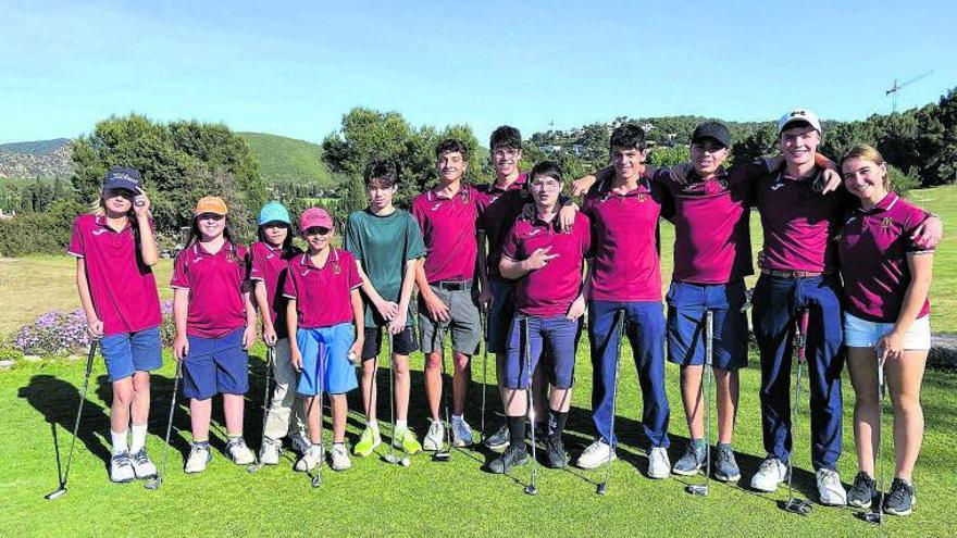 Los jóvenes acuden con ganas e ilusión a la Academia Infantil Golf Ibiza. | FOTOS:  GOLF IBIZA