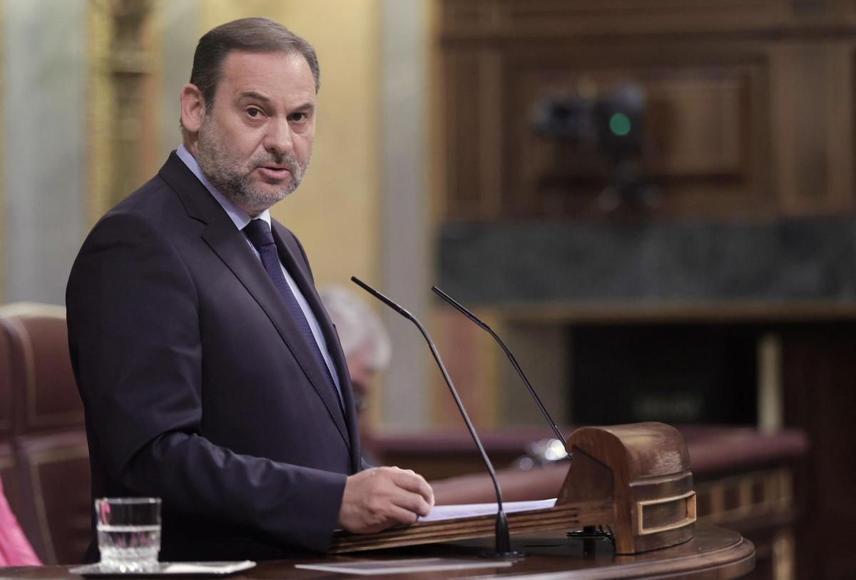 Archivo - El secretario de Organización del PSOE y ministro de Transporte, Movilidad y Agenda Urbana, José Luis Ábalos, interviene en una sesión de control al Gobierno en el Congreso de los Diputados, a 23 de junio de 2021, en Madrid, (España).
