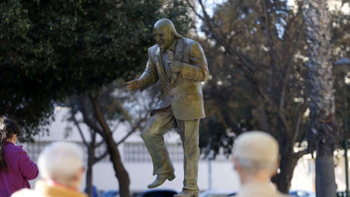 Escultura de Chiquito de la Calzada en el parque Gregorio Sánchez.