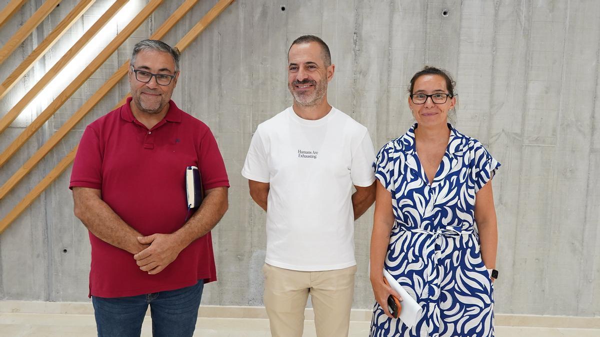 Por la izquierda, el edil Pergentino Martínez, Ángel García y la técnico municipal Leire Gabilondo, durante la presentación del proyecto.