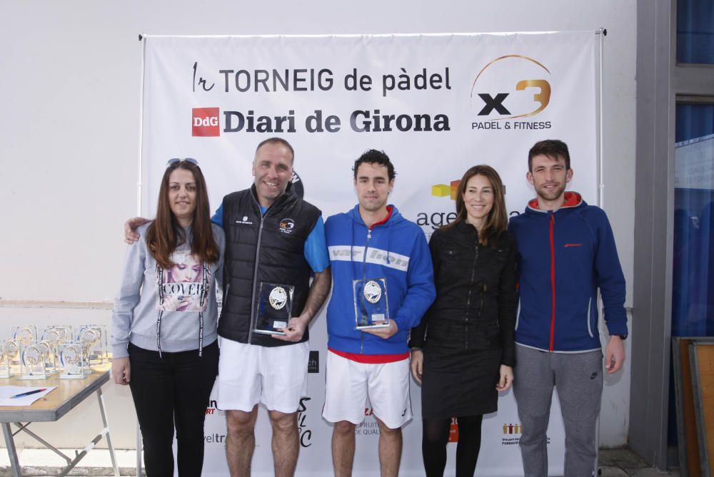 Carlos Montes i Xevi Ramos, campions de Primera divisió masculina, al centre, amb Cati Garcia, Anna López i Edgar Oliver
