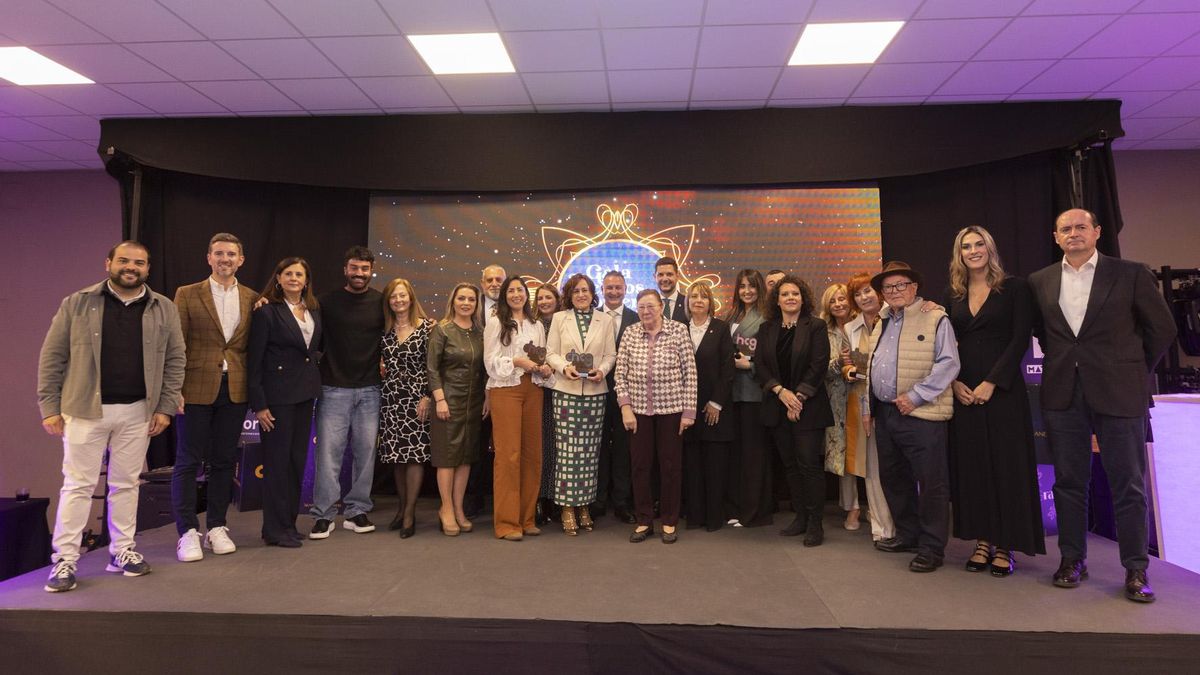 La foto final de familia con galardonados y autoridades