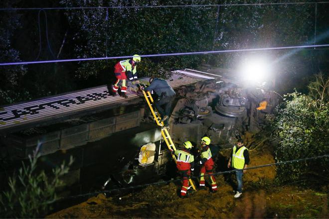 Descarrila un tren que transportaba bobinas de cobre en As Neves