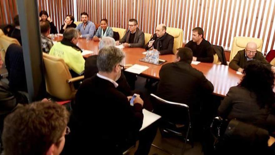 Mesa de diálogo sobre veladores celebrada el jueves.